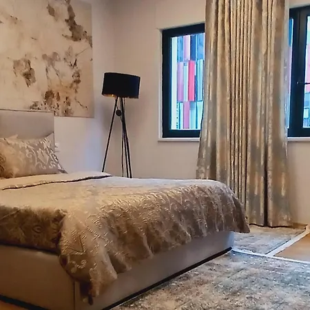 Apartamento Near Air Albania Stadium
